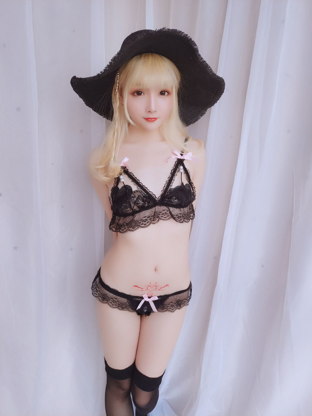 Mrs. COSER, Stars Are Late "Happy Holiday Package" [Welfare COSPLAY]