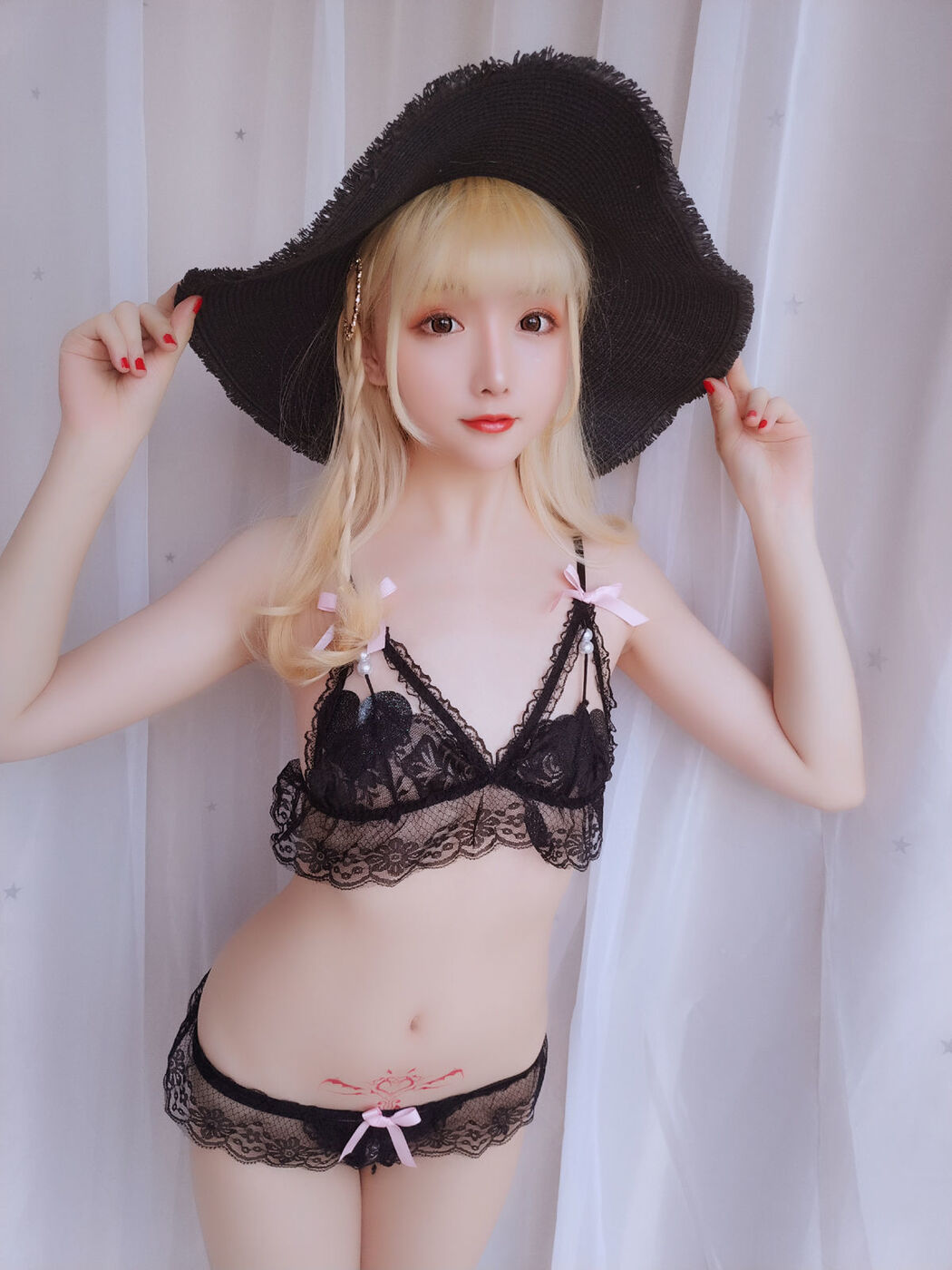 Mrs. COSER, Stars Are Late "Happy Holiday Package" [Welfare COSPLAY]