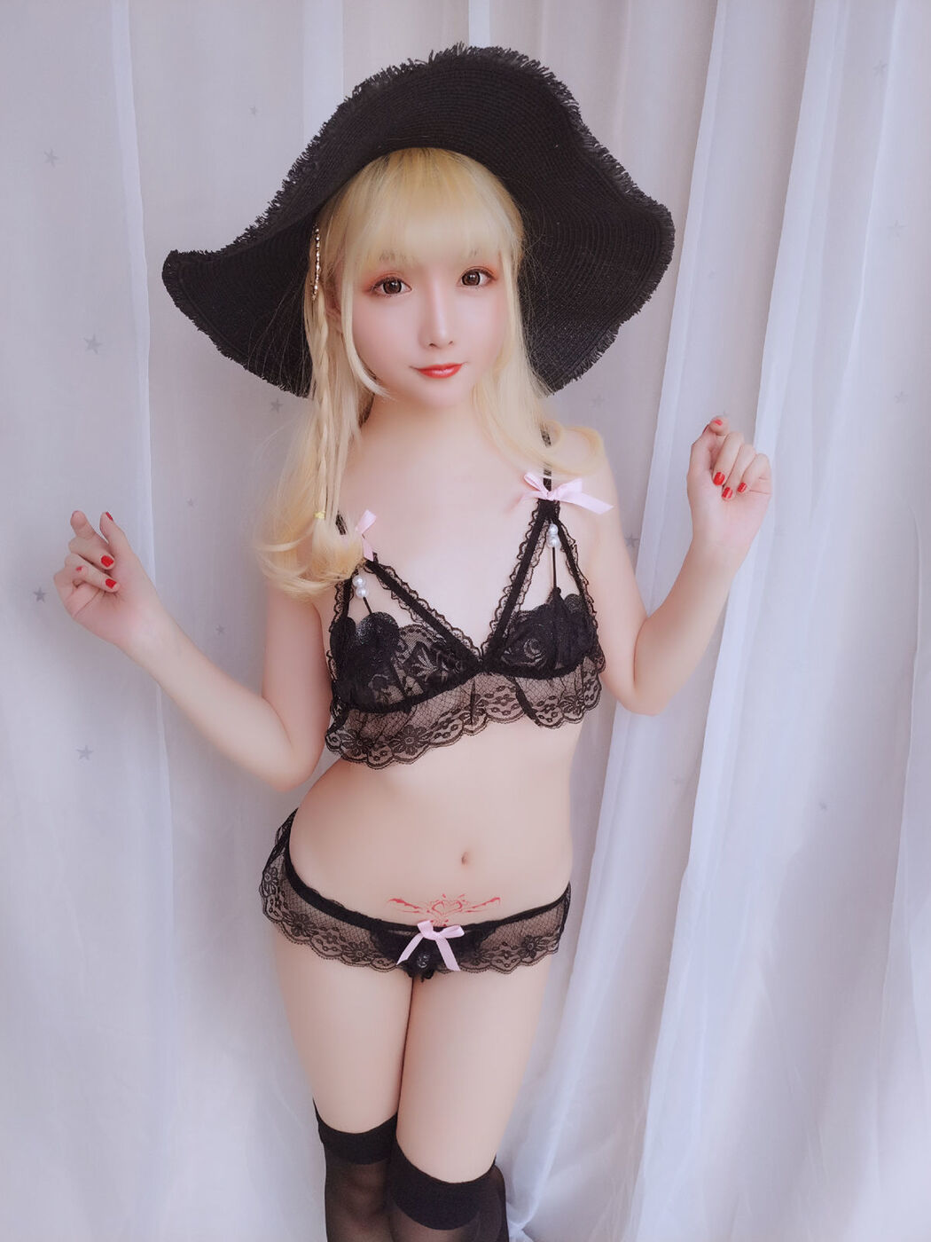 Mrs. COSER, Stars Are Late "Happy Holiday Package" [Welfare COSPLAY]
