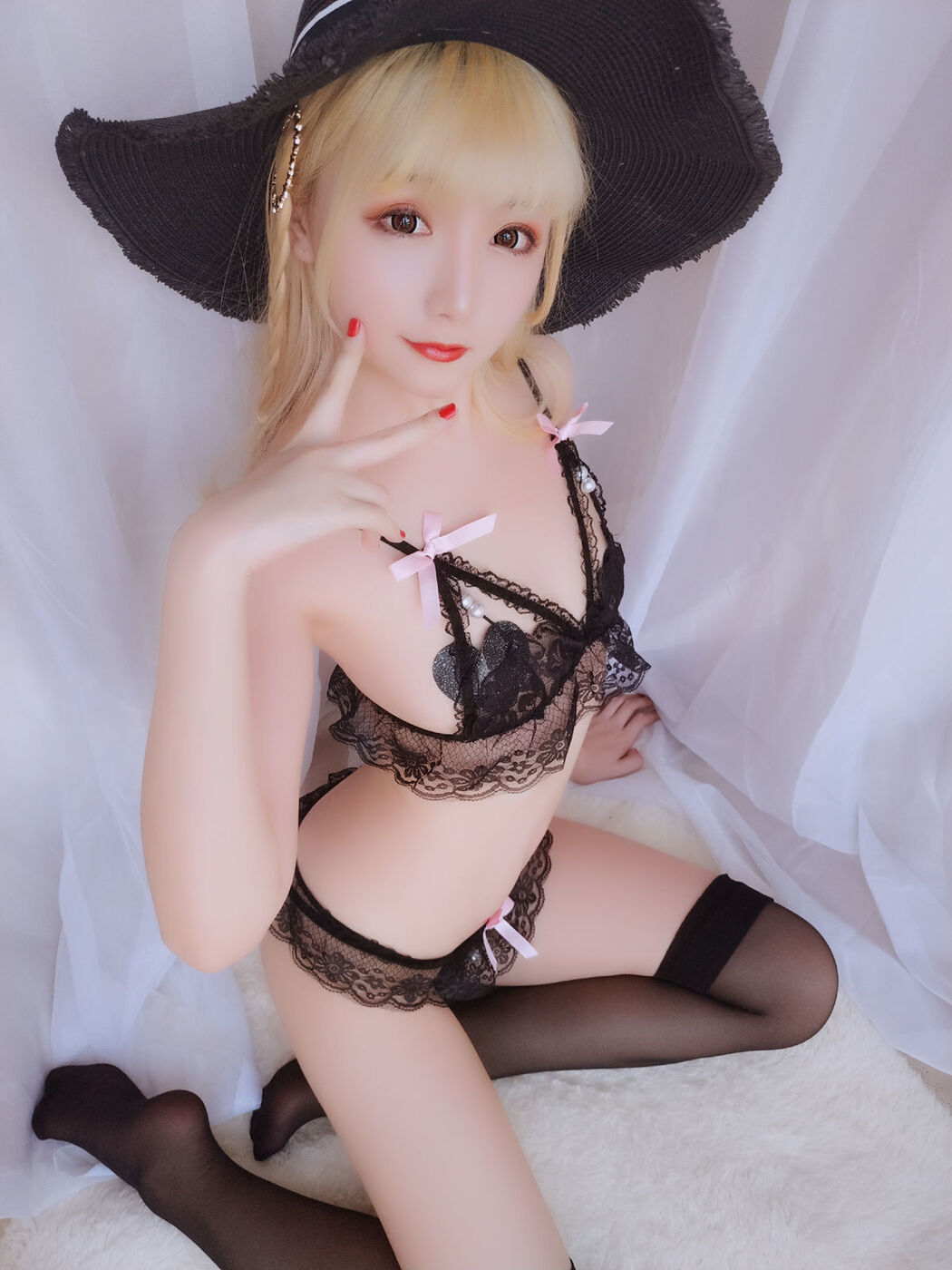 Mrs. COSER, Stars Are Late "Happy Holiday Package" [Welfare COSPLAY]