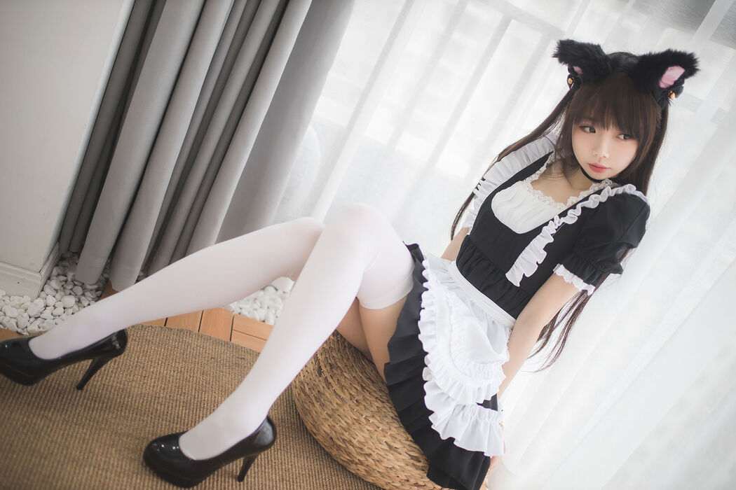 Miss Coser Xueqi "The Maid of White Silk"