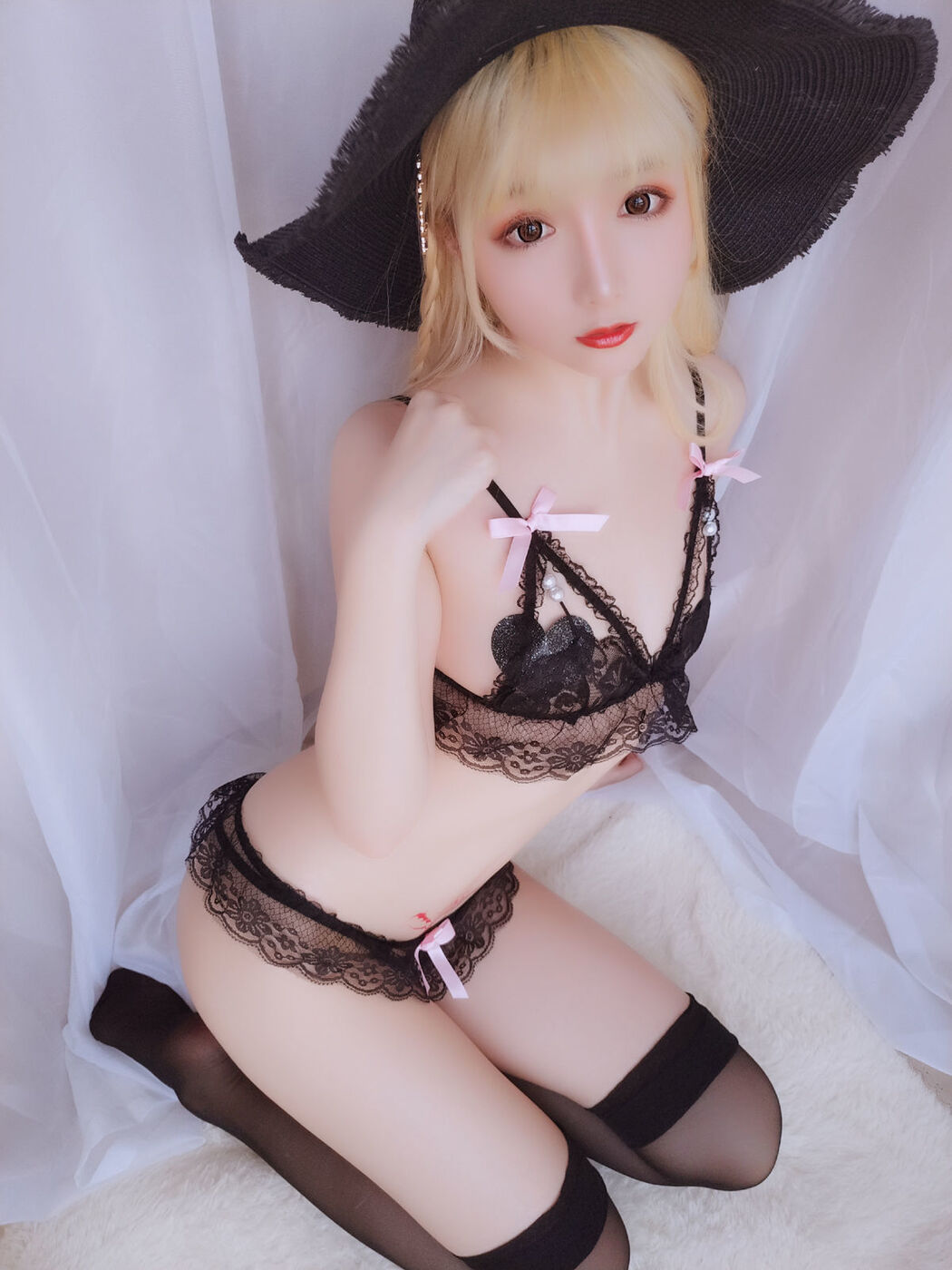 Mrs. COSER, Stars Are Late "Happy Holiday Package" [Welfare COSPLAY]