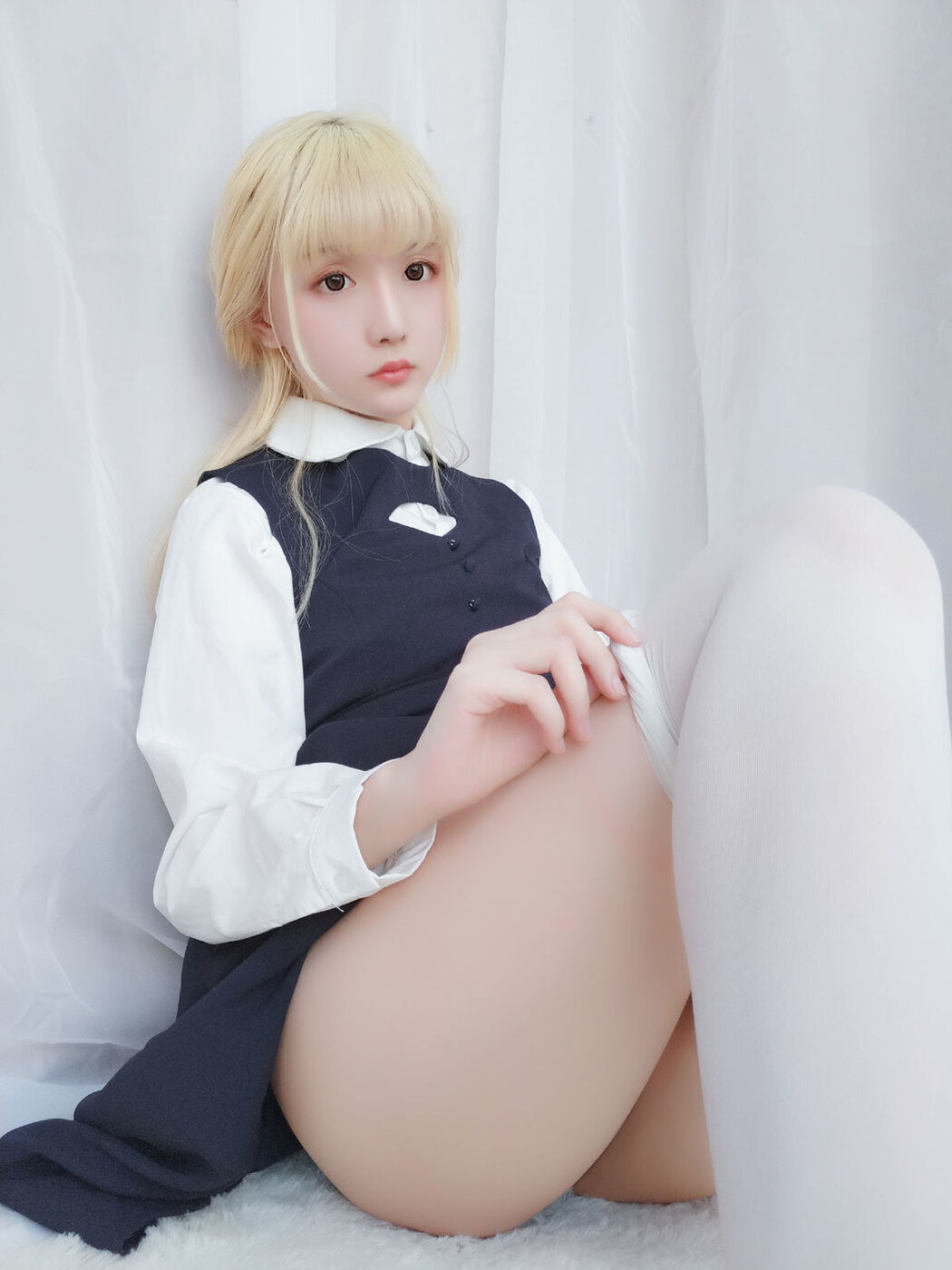 Mrs. COSER, Stars Are Late "Happy Holiday Package" [Welfare COSPLAY]