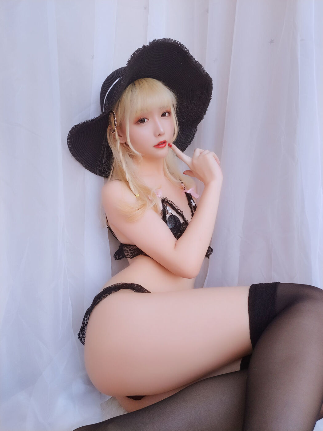 Mrs. COSER, Stars Are Late "Happy Holiday Package" [Welfare COSPLAY]