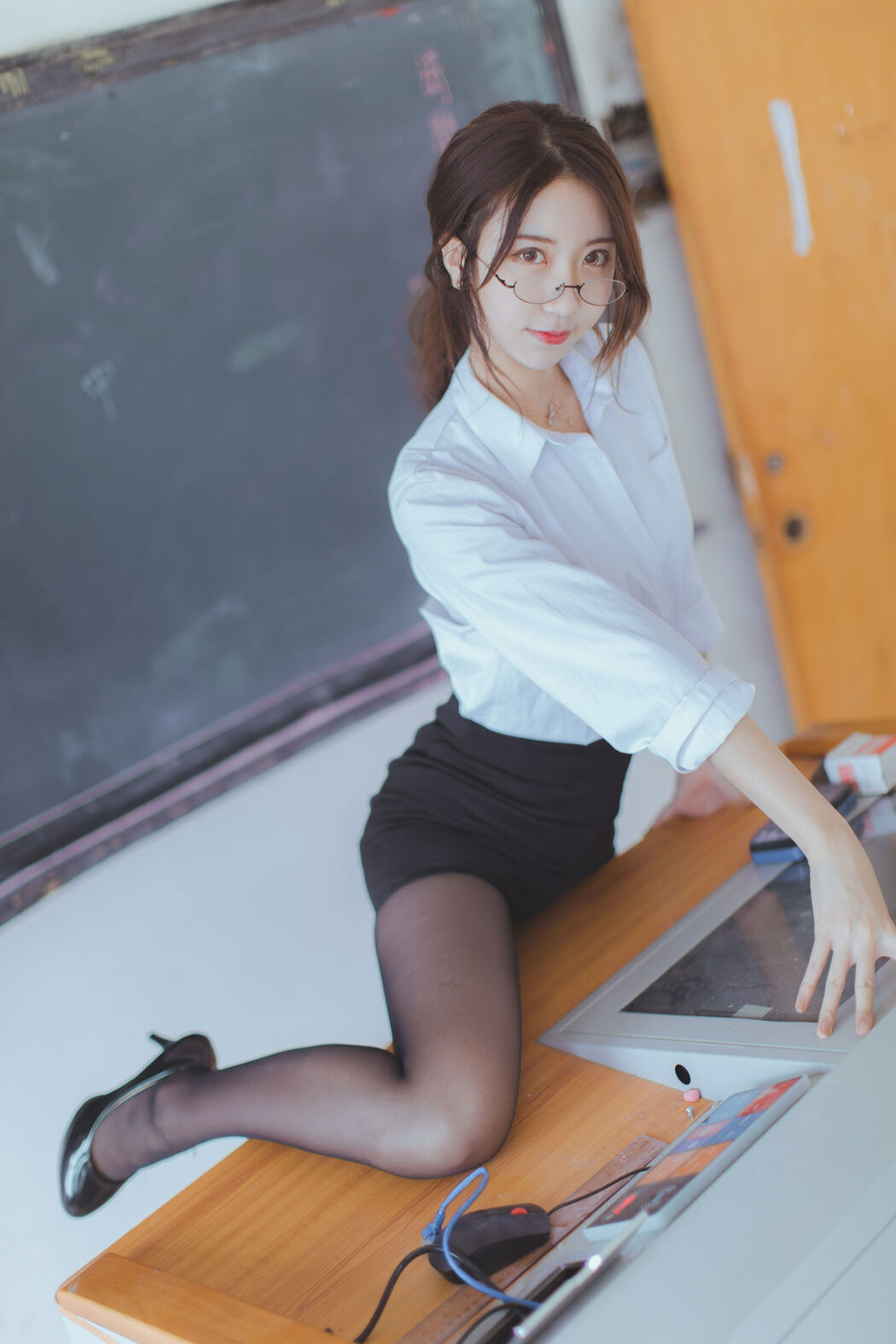 COSER Kurokawa "Black Silk Teacher" [COSPLAY Welfare]