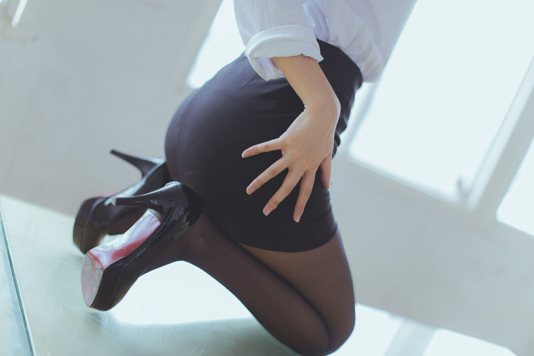 COSER Kurokawa "Black Silk Teacher" [COSPLAY Welfare]