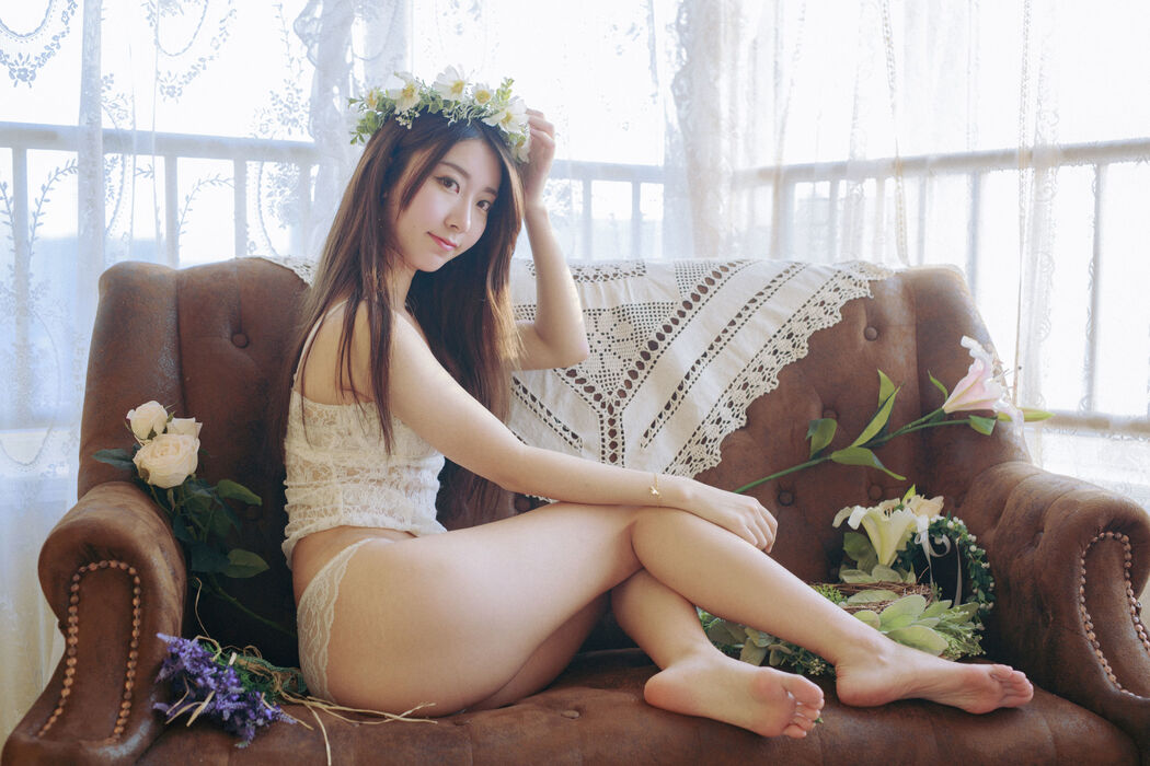 Popular Coser Beauty Kurokawa "Flowers and Sunset"