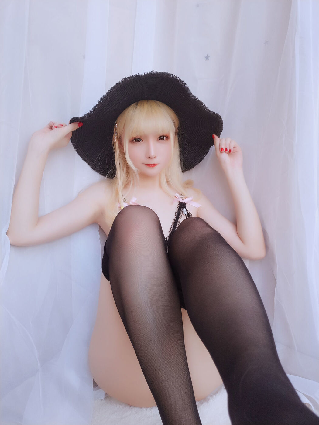 Mrs. COSER, Stars Are Late "Happy Holiday Package" [Welfare COSPLAY]