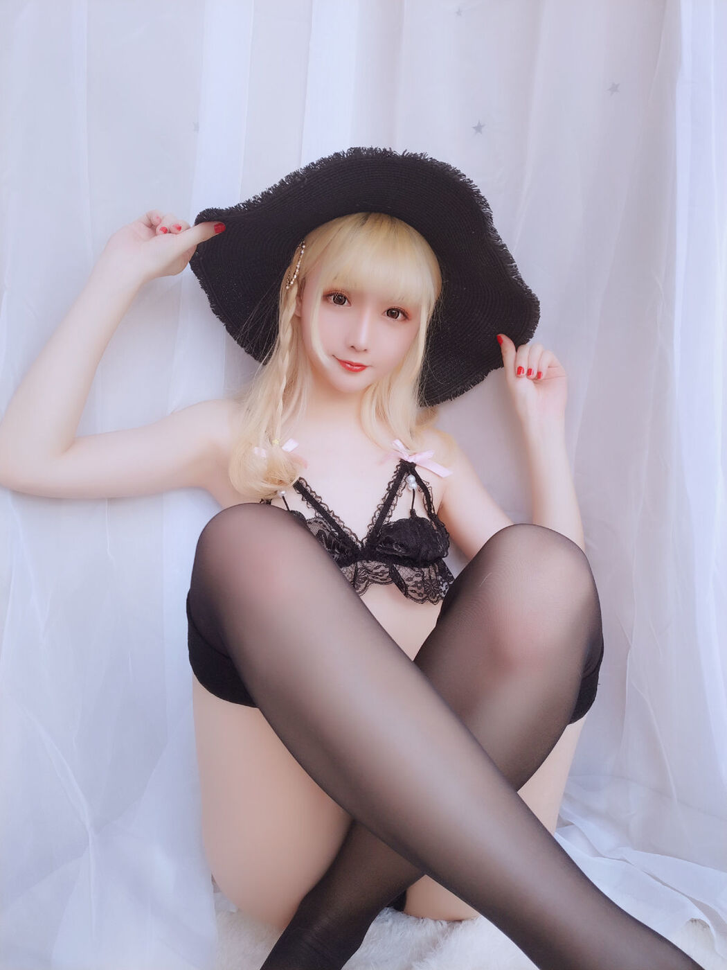 Mrs. COSER, Stars Are Late "Happy Holiday Package" [Welfare COSPLAY]