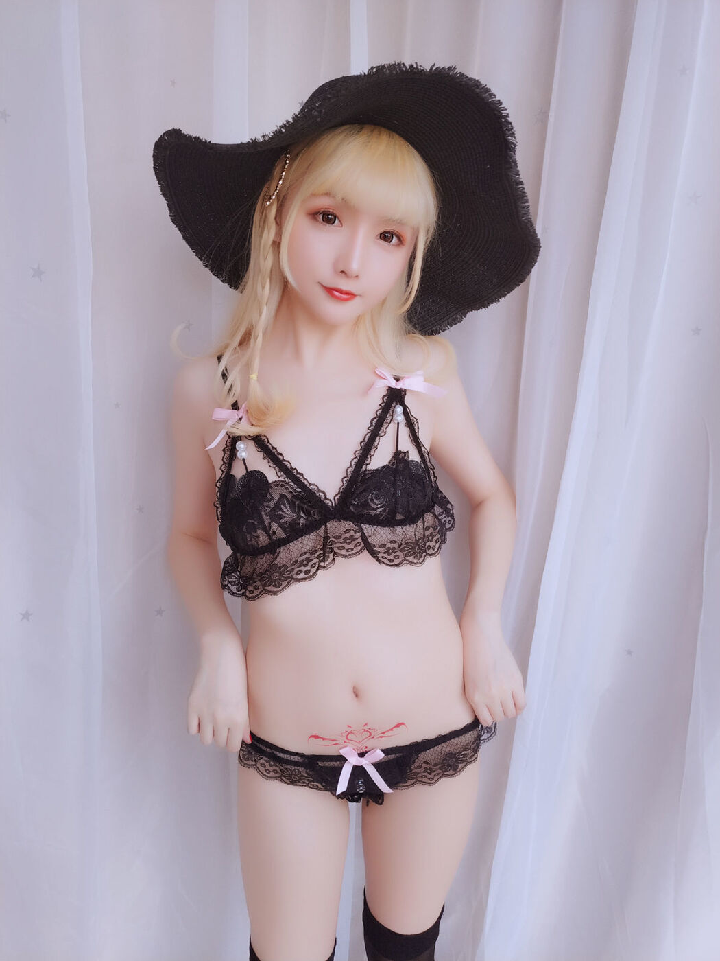 Mrs. COSER, Stars Are Late "Happy Holiday Package" [Welfare COSPLAY]