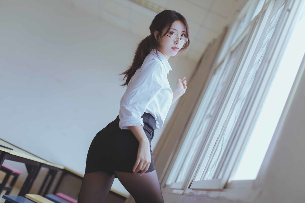 COSER Kurokawa "Black Silk Teacher" [COSPLAY Welfare]