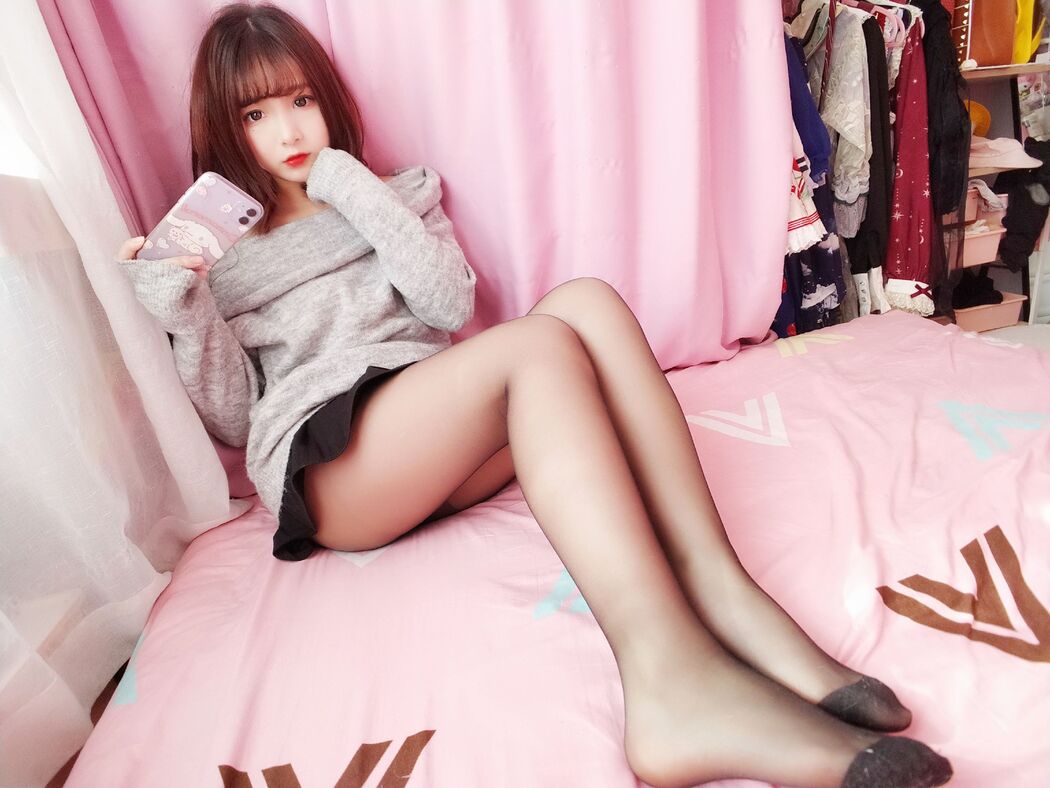 [网红Coser] Furukawa kagura "Romantic Temptation Black Silk Stockings"