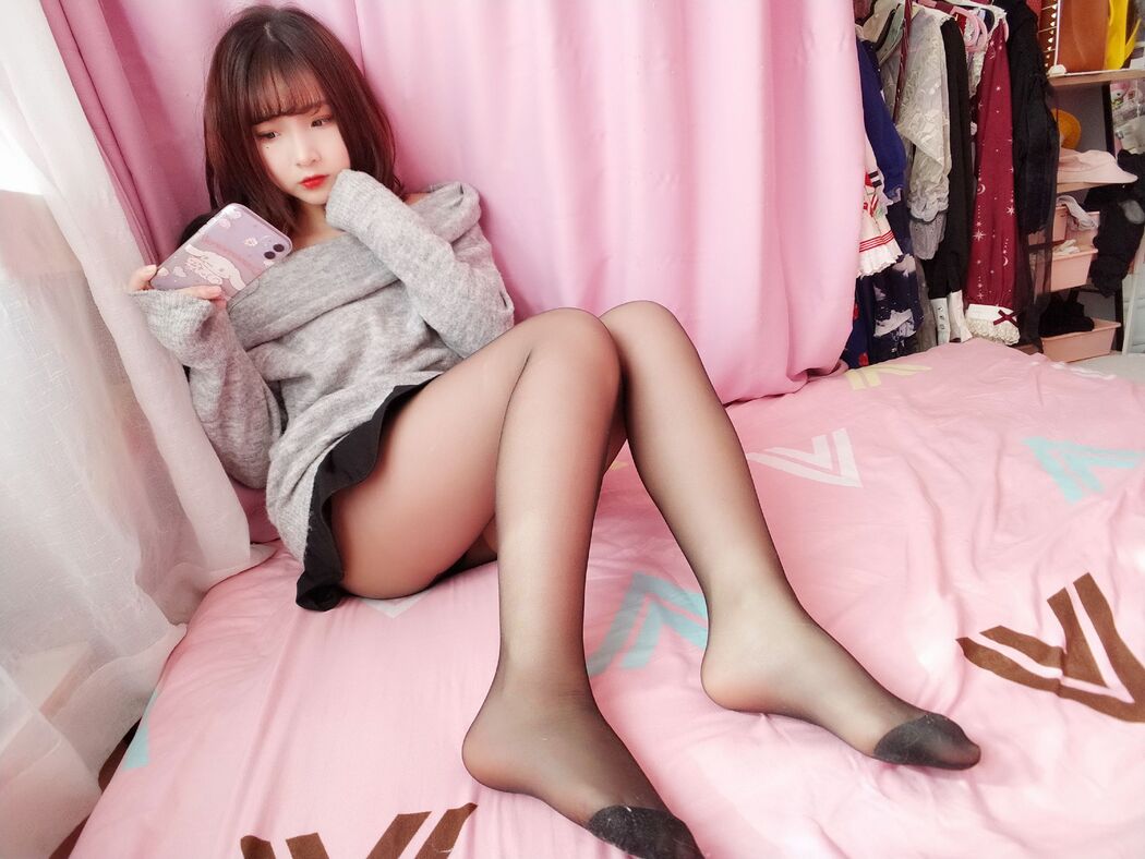 [网红Coser] Furukawa kagura "Romantic Temptation Black Silk Stockings"