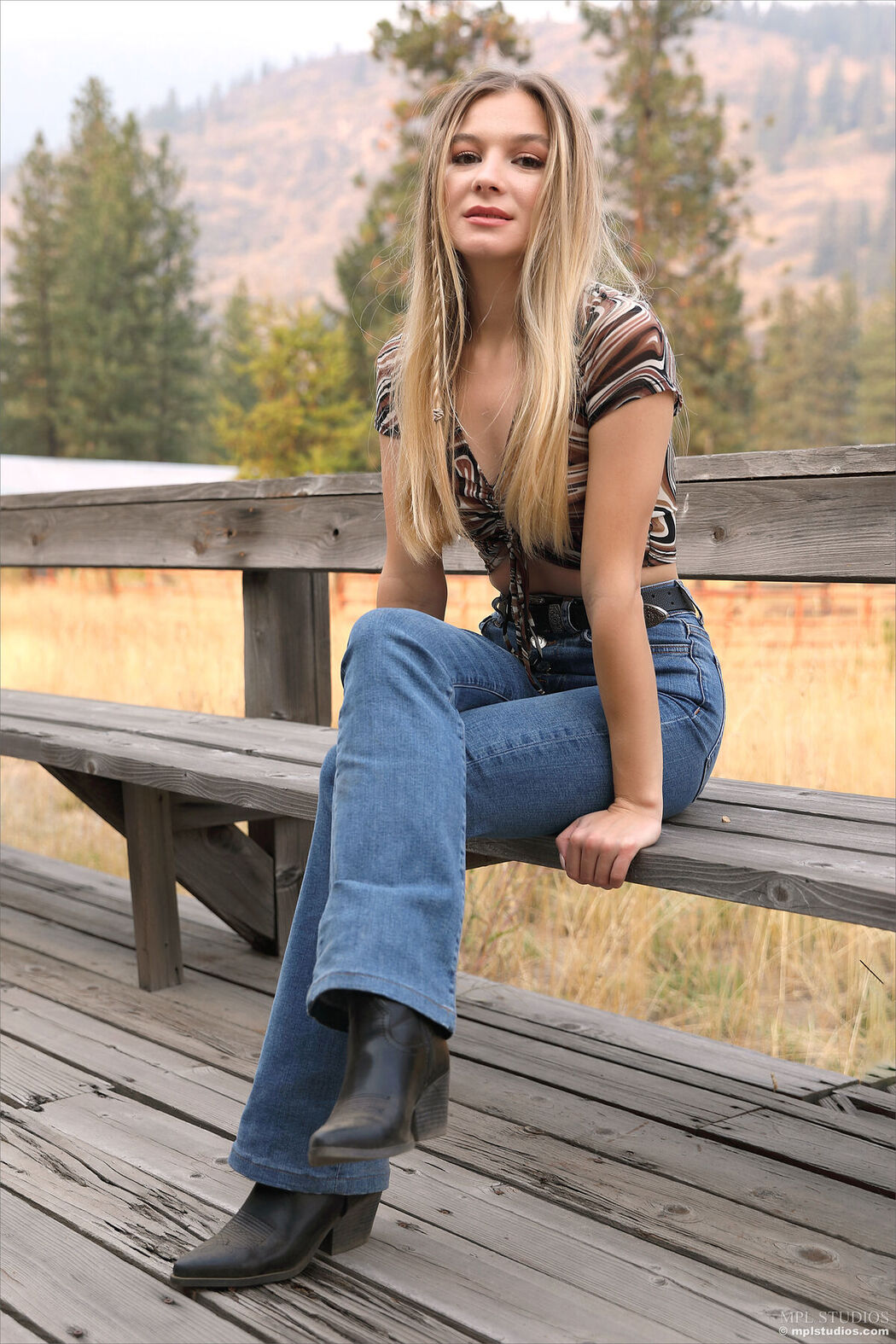 MPLStudios Stefani &#8211; Postcard From Mazama 1