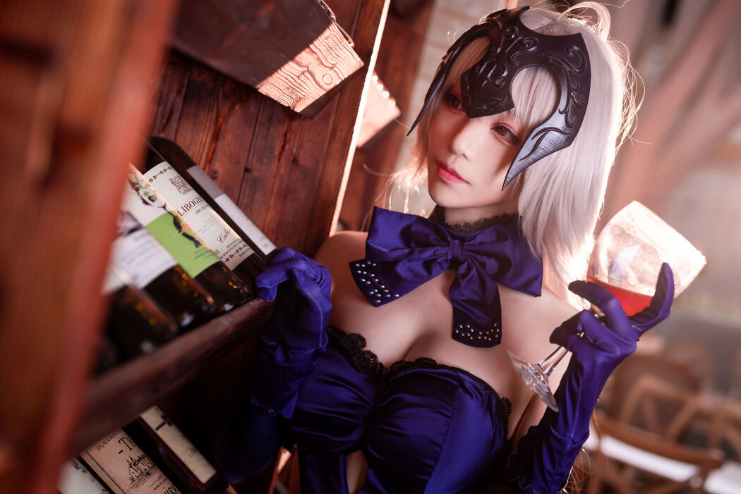 Long-legged Coser Qingqingzi Js "Black Zhen, Supper of the Holy Eve"