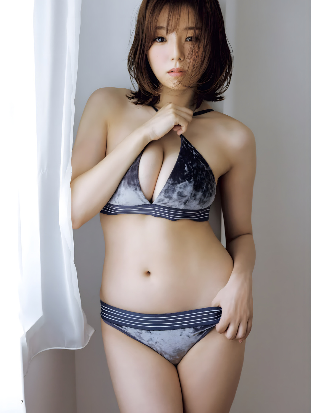 Ai Shinozaki 篠崎愛, FRIDAY GOLD フライデー別冊 ゴールド 2022年1月5日増刊号