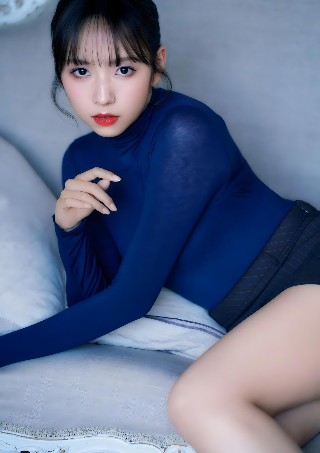 Mai Shinuchi 新内眞衣, Big Comic Spirits 2024 No.01 (ビッグコミックスピリッツ 2024年1号)