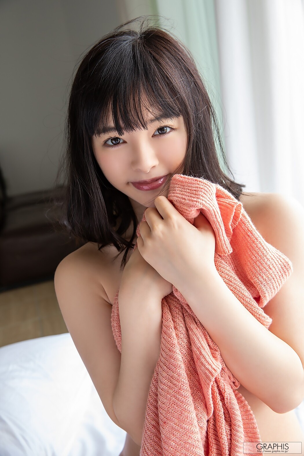 Yuna Ogura 小倉由菜, [Graphis] Gals 「Yunacent Cute」 Vol.04