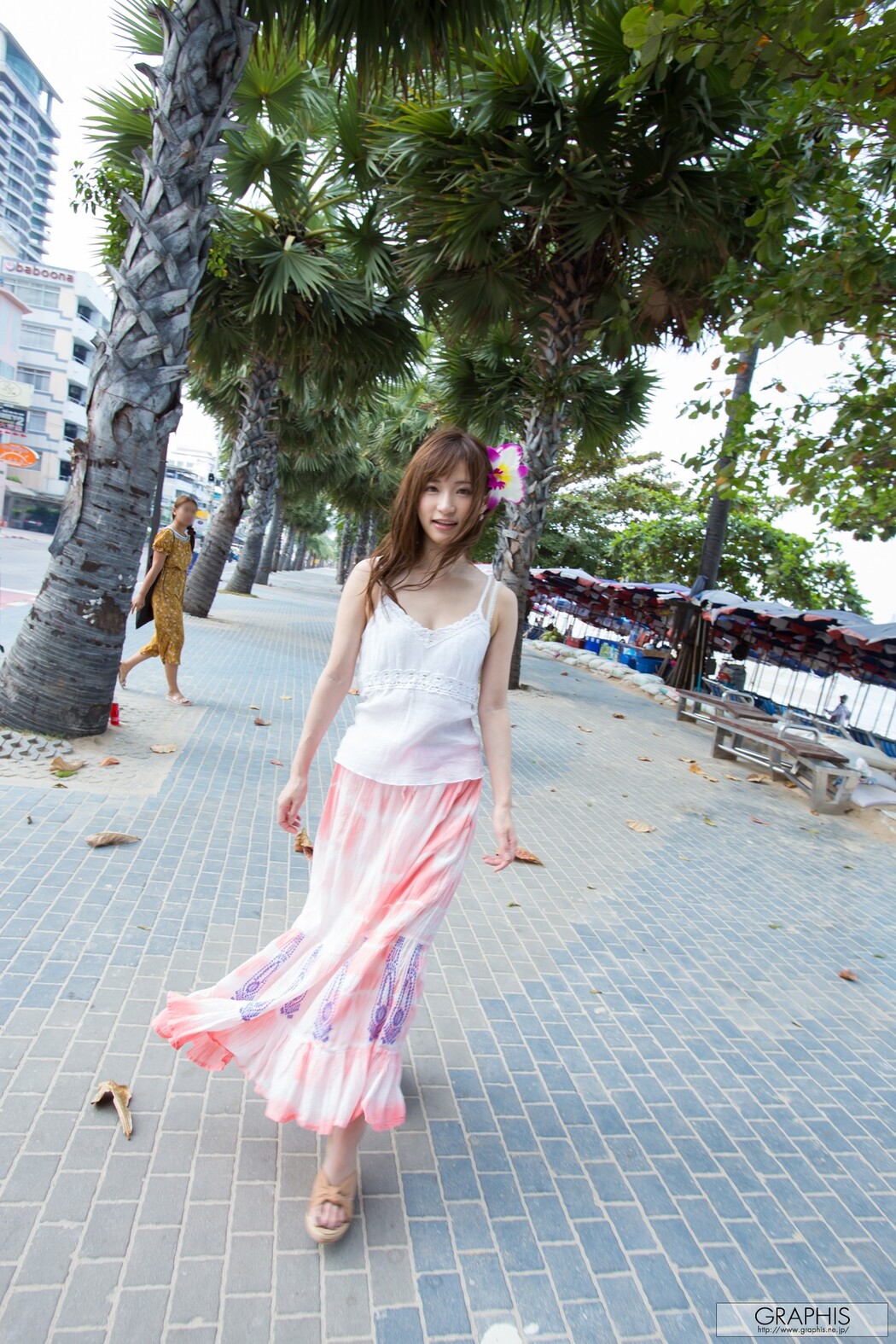 Moe Amatsuka 天使もえ, [Graphis] Gals 「Tropiacl Summer!」 Vol.03