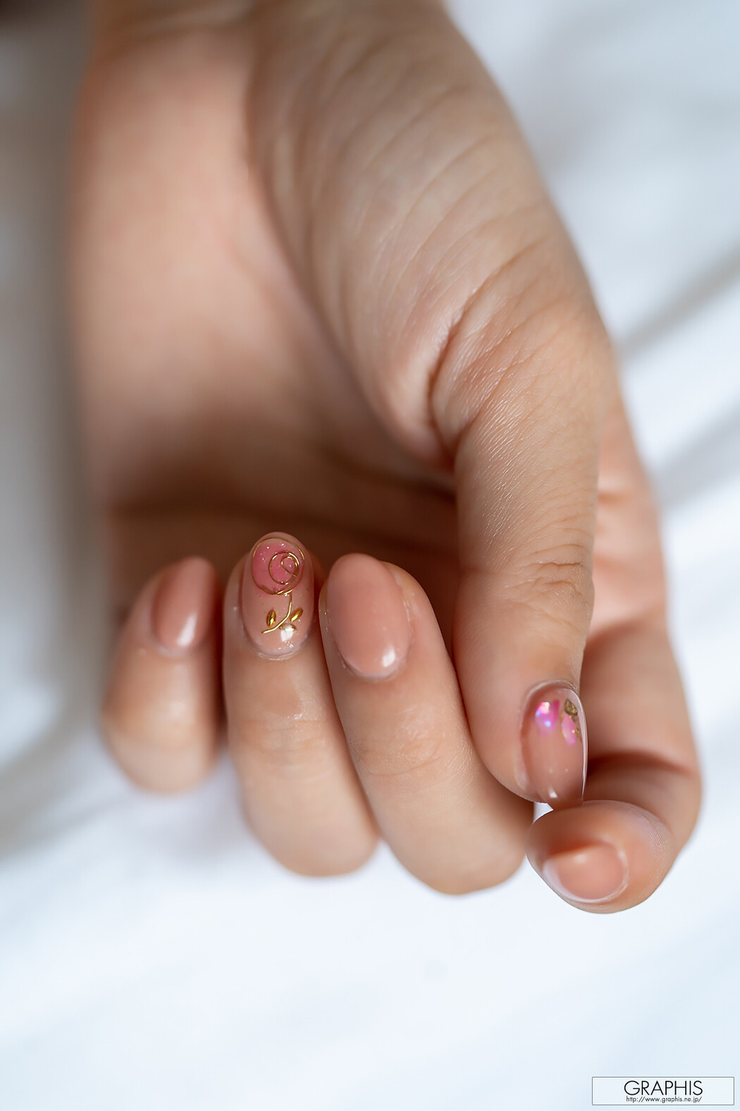 Kana Momonogi 桃乃木かな, [Graphis] Winter Special [Sign] Vol.02