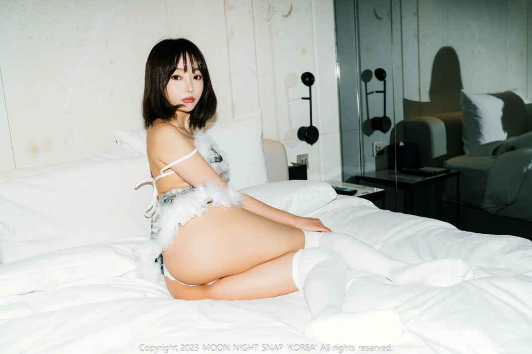 Jucy 쥬시, [Moon Night Snap] Mature Rabbit Set.01 Cover Photo