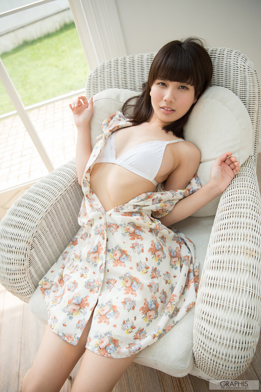 Mii Kurii 栗衣みい, [Graphis] First Gravure 初脫ぎ娘 Vol.01