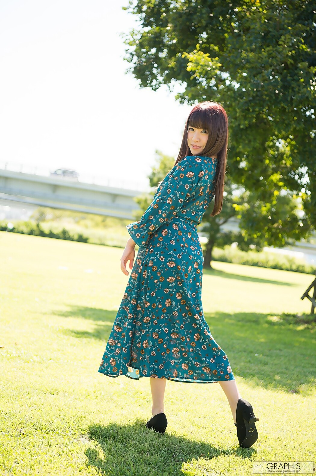 Rin Hatsumi 初美りん, [Graphis] Gals 『Look at me!』 Vol.01