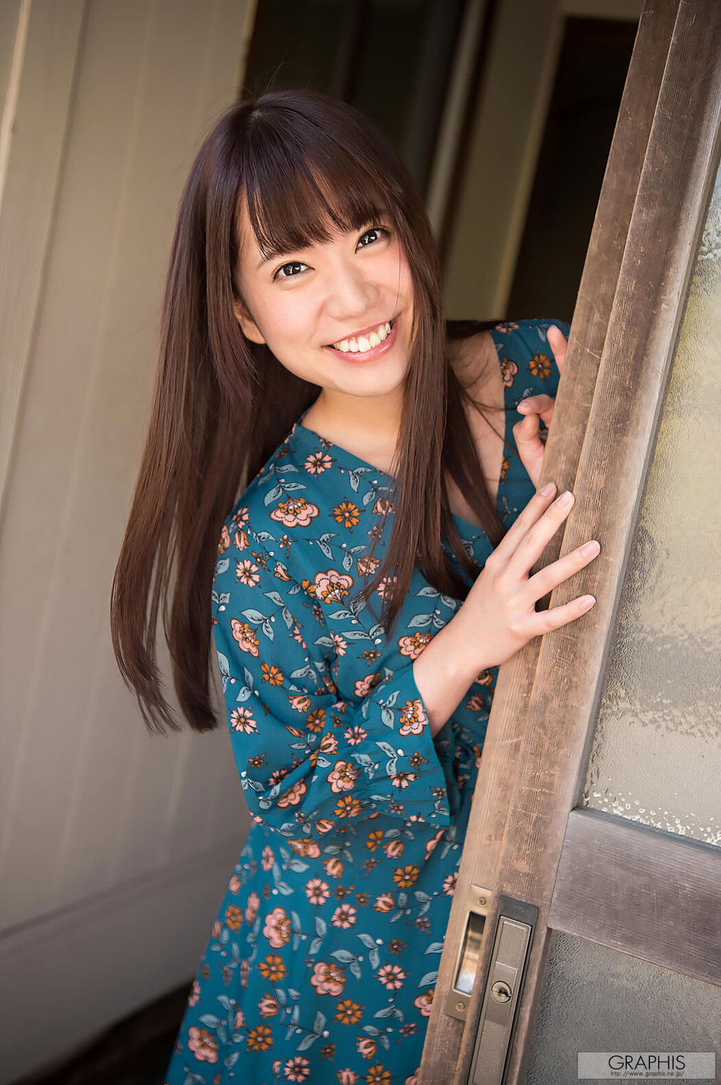 Rin Hatsumi 初美りん, [Graphis] Gals 『Look at me!』 Vol.01