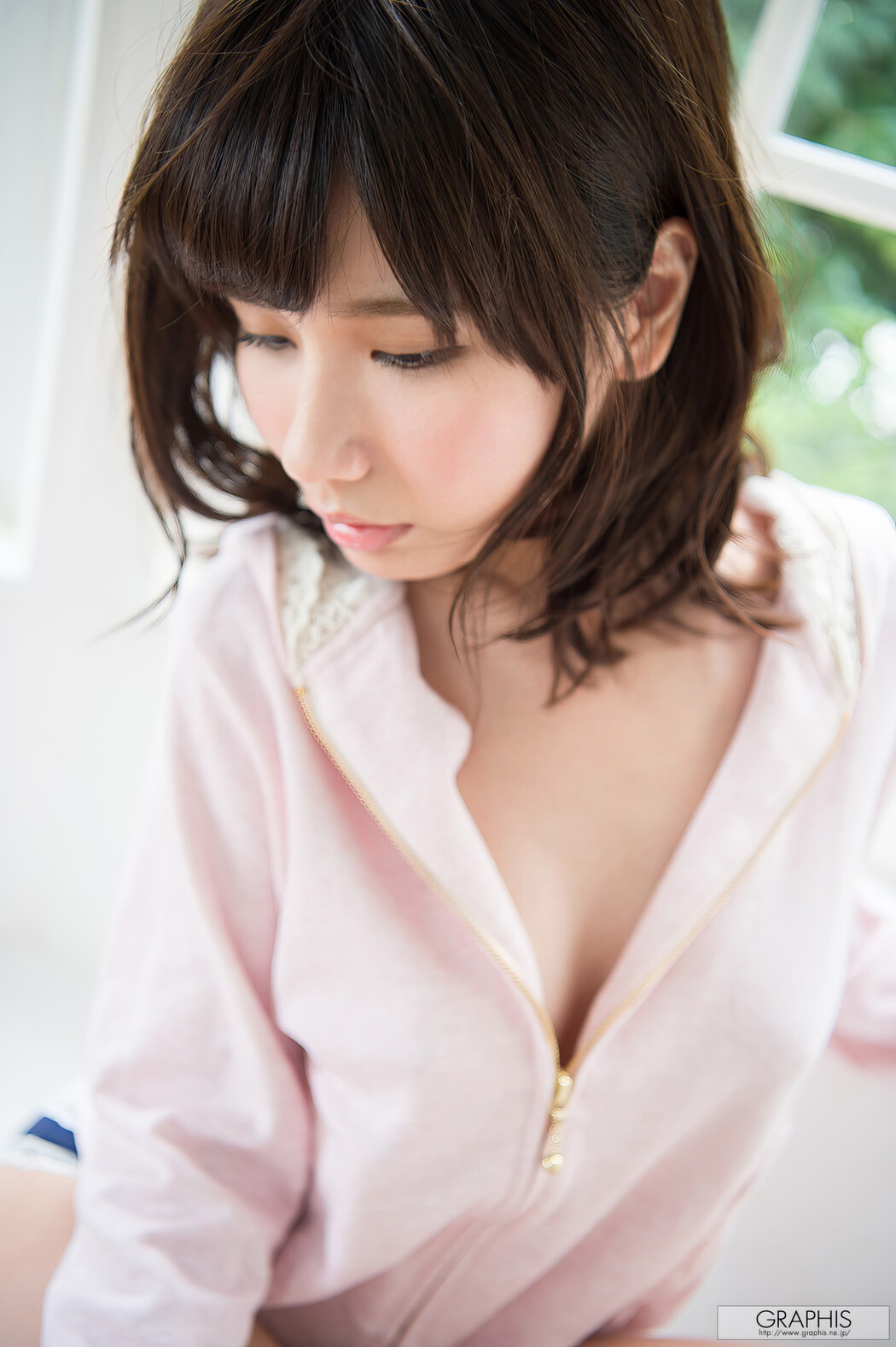 Mii Kurii 栗衣みい, [Graphis] First Gravure 初脫ぎ娘 Vol.02