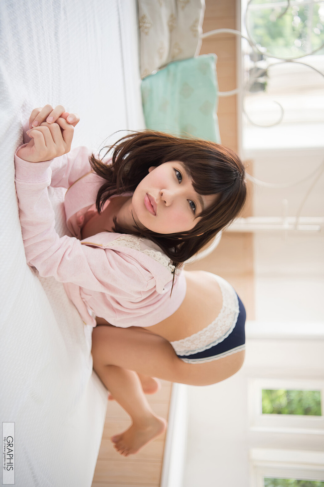 Mii Kurii 栗衣みい, [Graphis] First Gravure 初脫ぎ娘 Vol.02