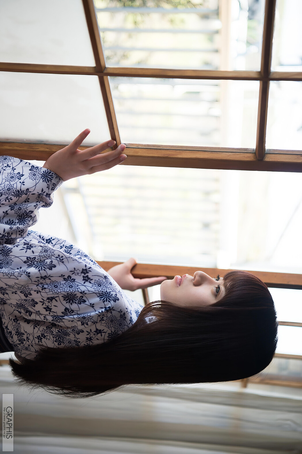 Rin Hatsumi 初美りん, [Graphis] Gals 『Look at me!』 Vol.04