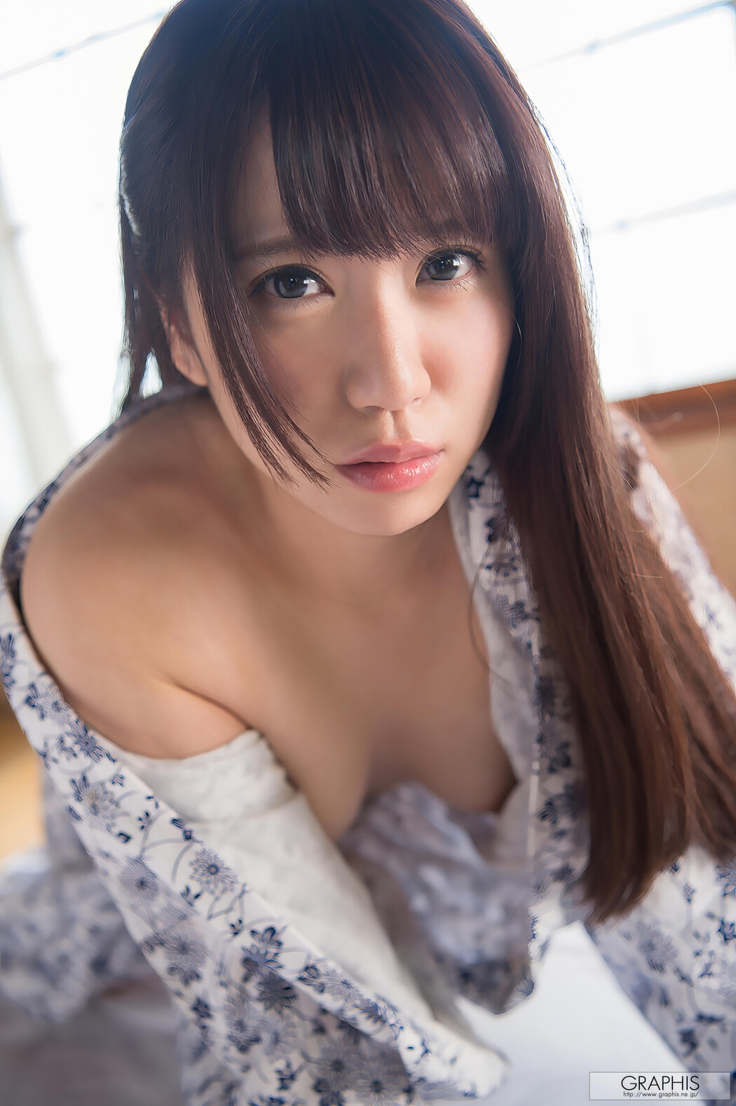 Rin Hatsumi 初美りん, [Graphis] Gals 『Look at me!』 Vol.04