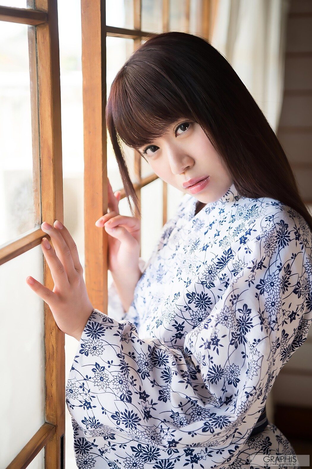 Rin Hatsumi 初美りん, [Graphis] Gals 『Look at me!』 Vol.04