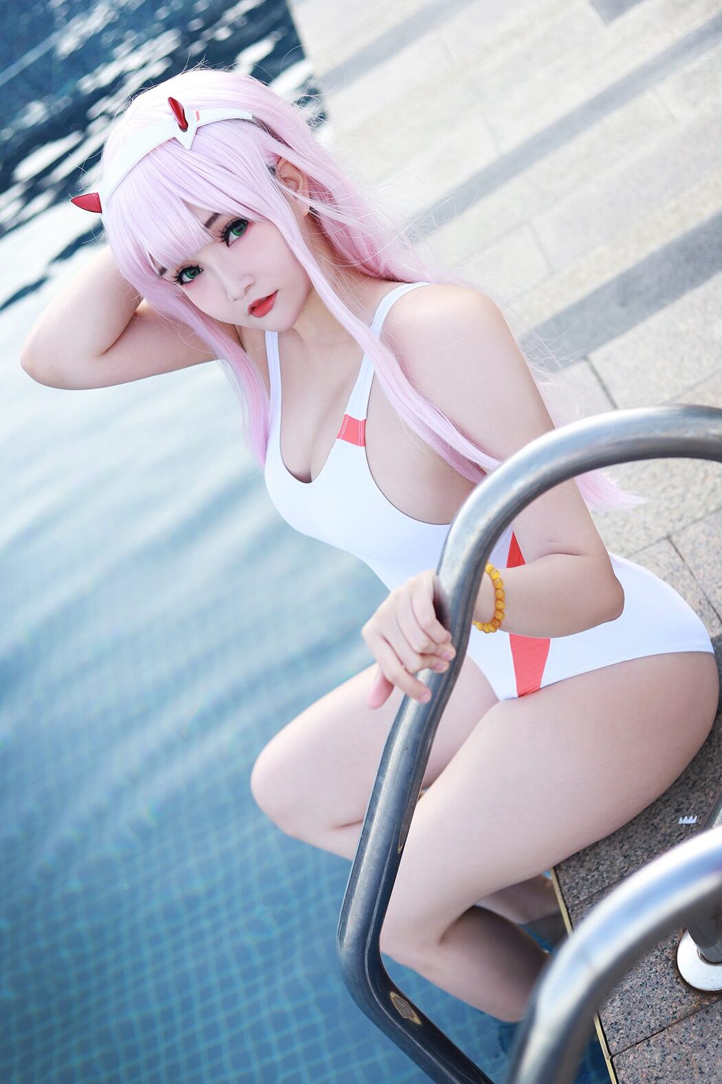 Coser@Potato Godzilla – Zero Two Swimsuit Cover Photo