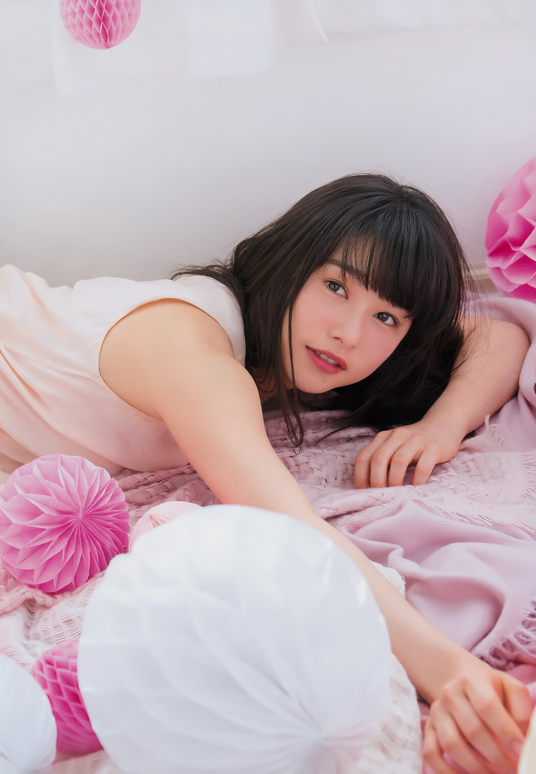 Sakurai Hinako 桜井日奈子, Big Comic Spirits 2017 No.18 (ビッグコミックスピリッツ 2017年18号)