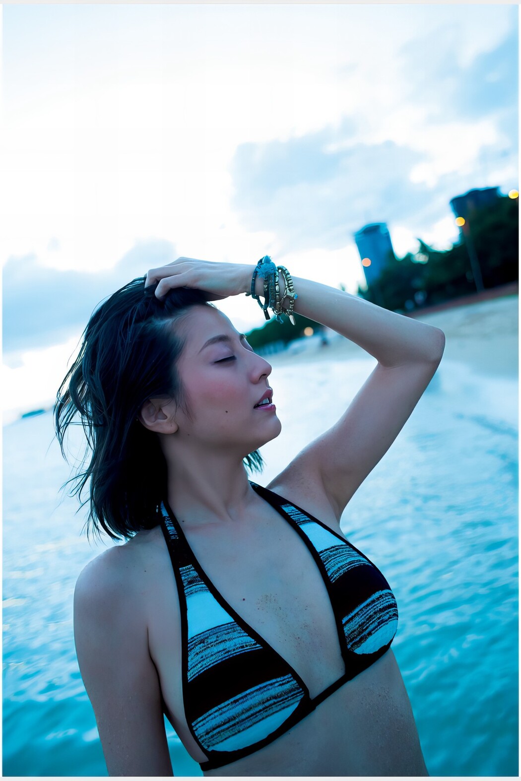 Yumi Sugimoto 杉本有美, 写真集 [it&rsquo;s me] Set.02