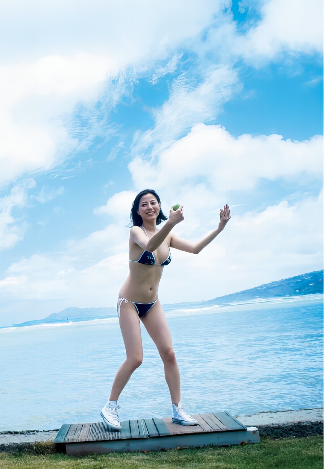Yumi Sugimoto 杉本有美, 写真集 [it&rsquo;s me] Set.02