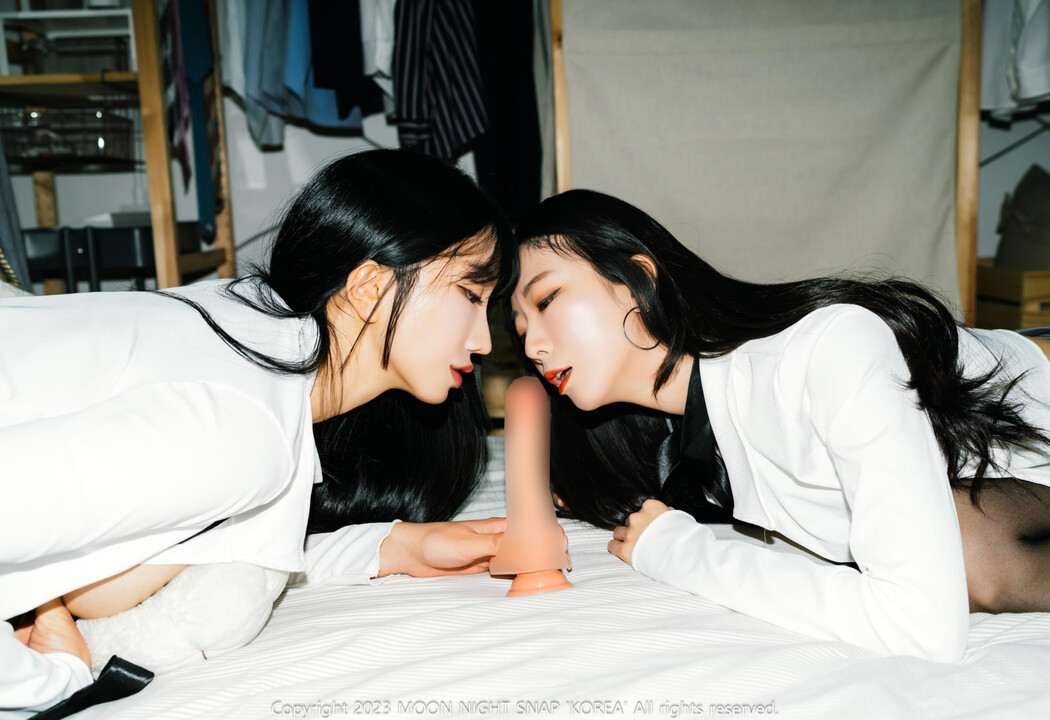 Mona 모나, Jucy 쥬시, Moon Night Snap &#8220;Stick&#8221; Set.02