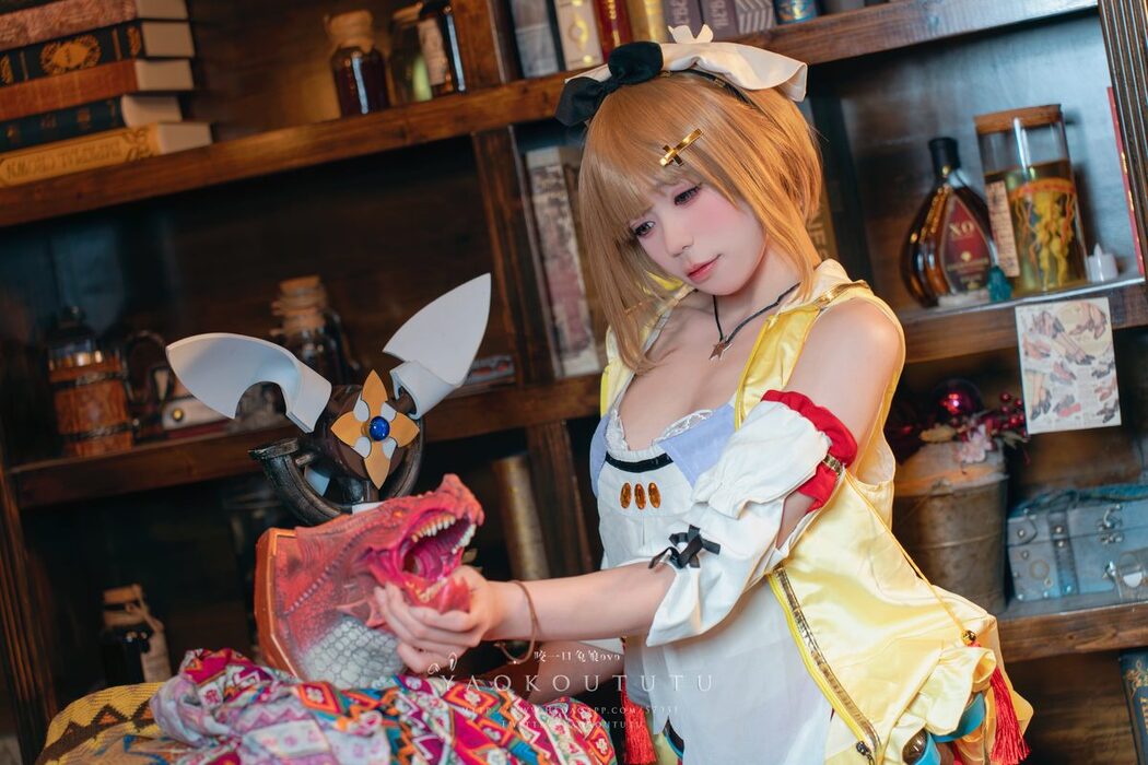 Coser@黏黏团子兔 – 『莱莎的秘密工坊』&和我交往吗