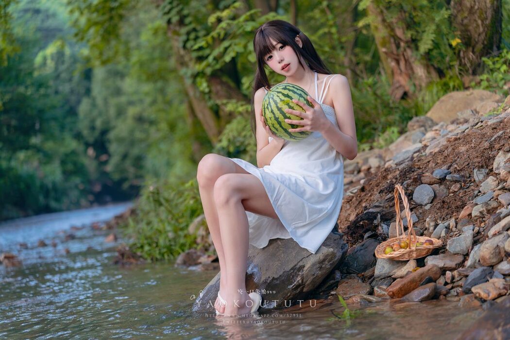 Coser@黏黏团子兔 – 八月订阅 溯溪之夏 恋爱循环