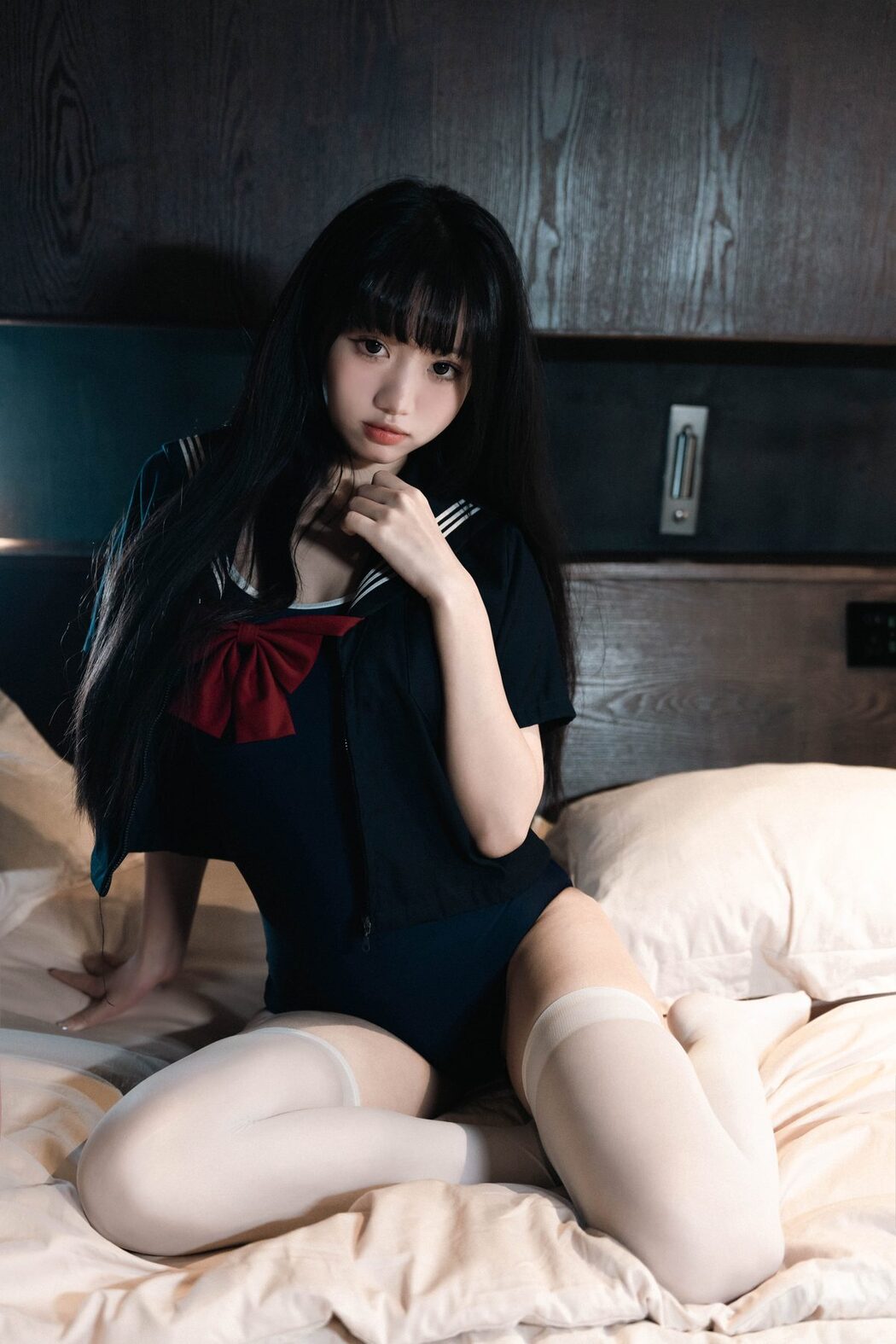 Coser@柒柒要乖哦 – 白丝死库水 B