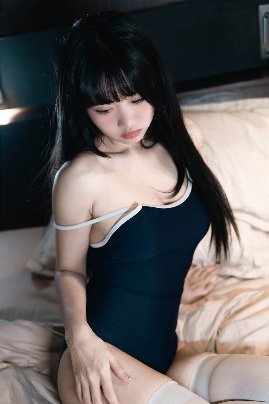 Coser@柒柒要乖哦 – 白丝死库水 B