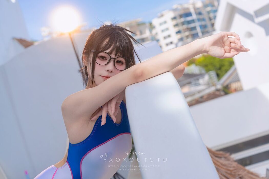 Coser@黏黏团子兔 – 八月订阅 主将的假期 So Crazy