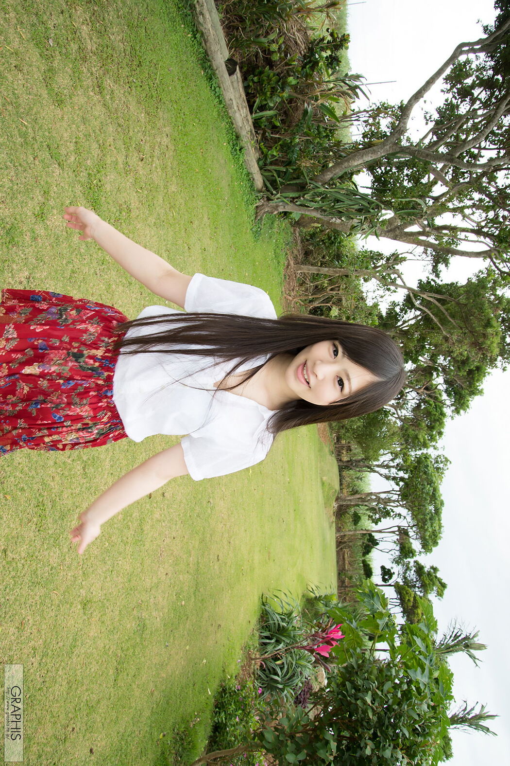 Kanon Momojiri 桃尻かのん, Graphis First Gravure 初脫ぎ娘 Vol.01