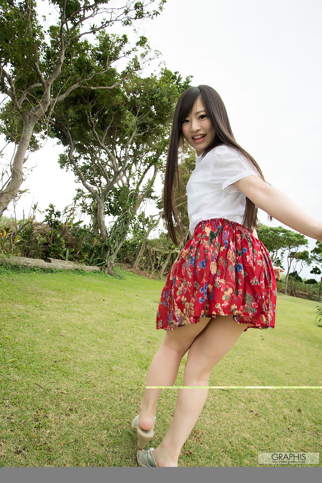 Kanon Momojiri 桃尻かのん, Graphis First Gravure 初脫ぎ娘 Vol.01