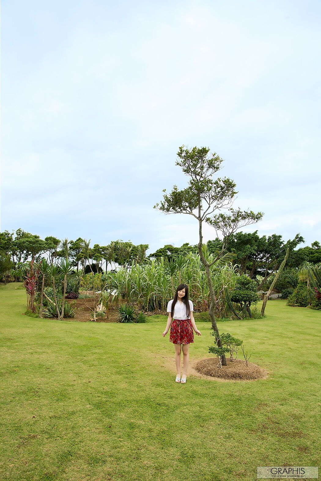 Kanon Momojiri 桃尻かのん, Graphis First Gravure 初脫ぎ娘 Vol.01 Cover Photo