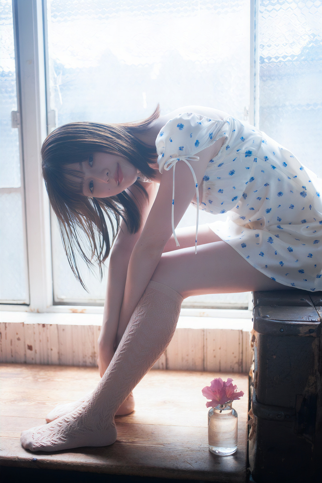 Yuzuha Saeki 冴木柚葉, 写真集 サンプル版 妄想をかき立てる表情