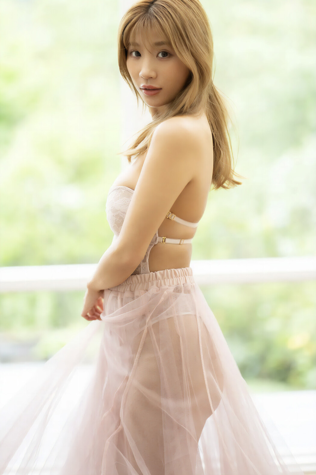 Aya Hazuki 葉月あや, FRIDAY GOLD フライデーゴールド 抱きしめて！Gカップ Cover Photo
