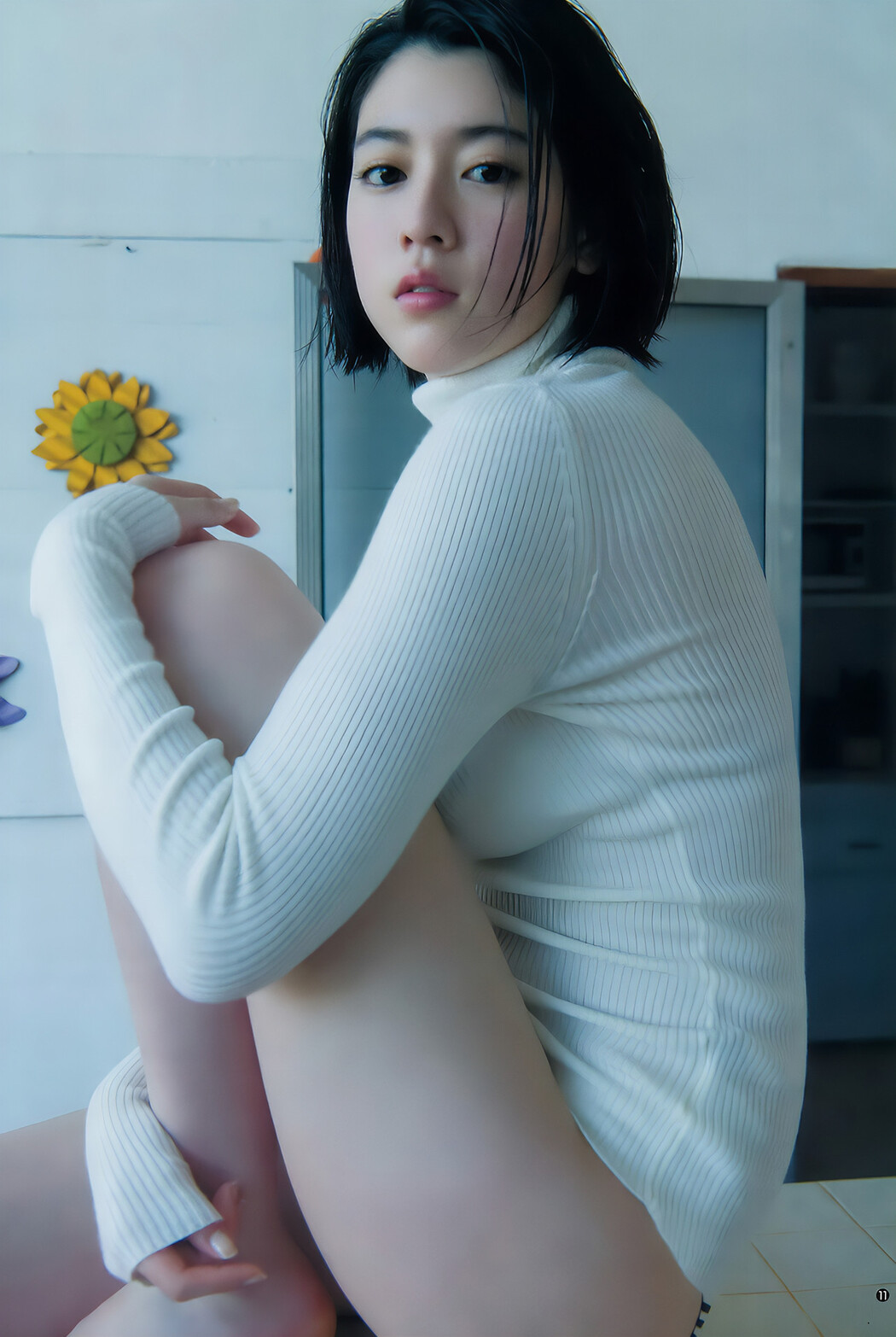 Ayaka Miyoshi 三吉彩花, Young Jump 2017 No.17 (ヤングジャンプ 2017年17号)