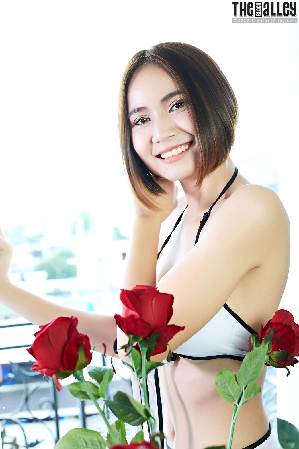 Ellie The Black Alley Photobook Set.31